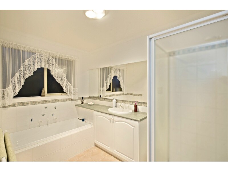 48 Marlesford Crescent, Berwick VIC 3806