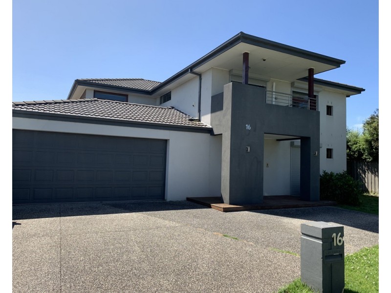 16 Lia Amie Place, Berwick VIC 3806