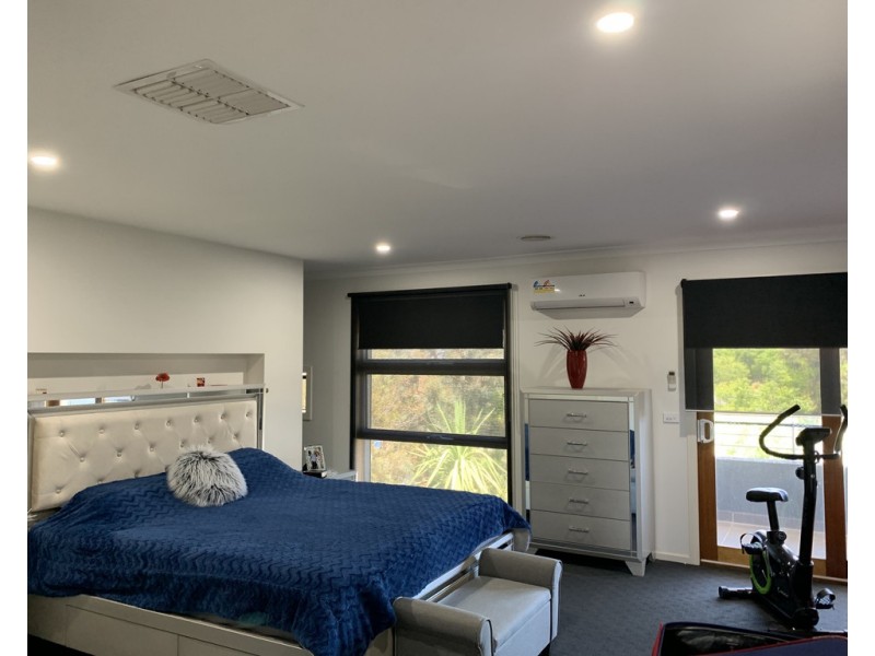 16 Lia Amie Place, Berwick VIC 3806