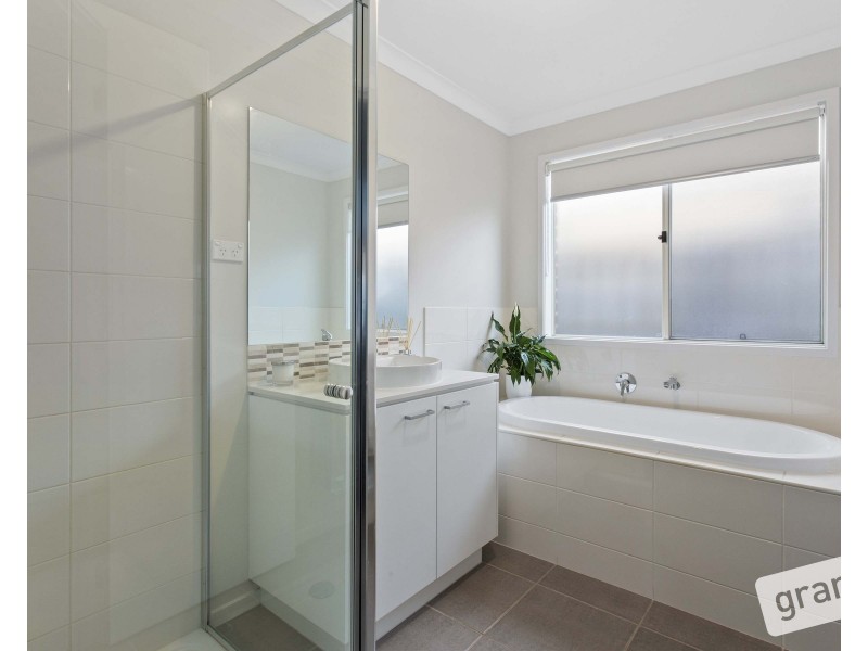 21 Lexington Crescent, Officer VIC 3809