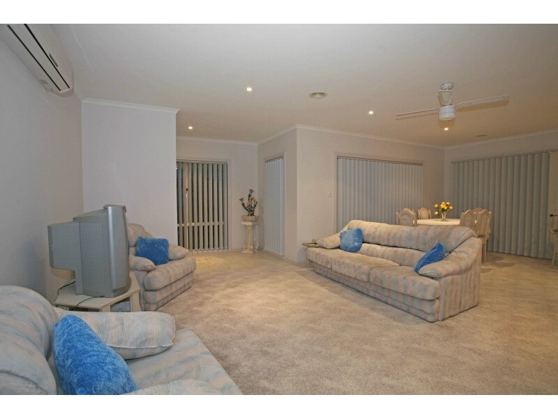 1/5 Dingle Court, Berwick VIC 3806