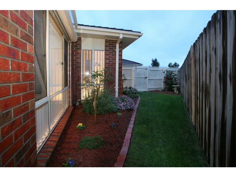 1/5 Dingle Court, Berwick VIC 3806