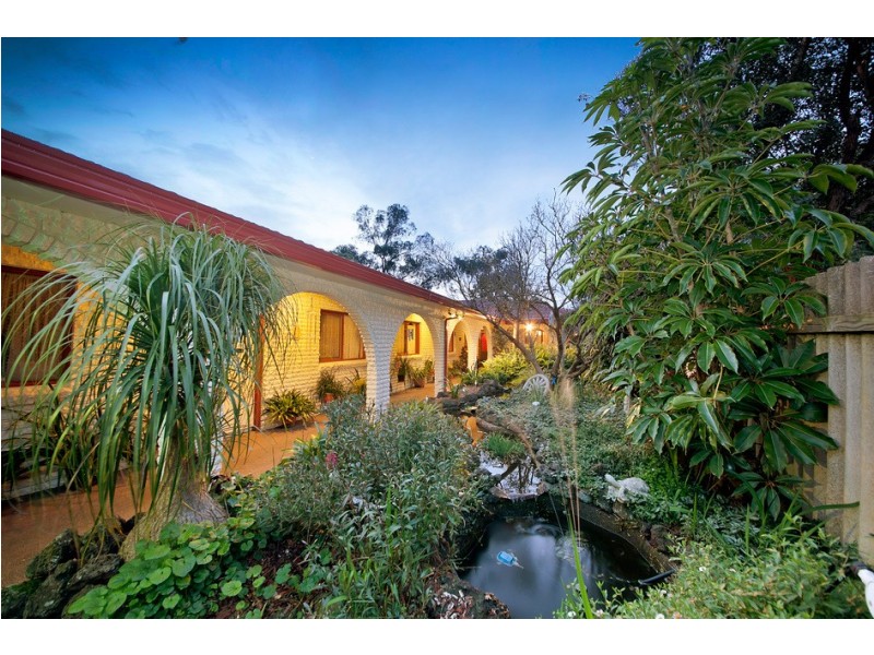 48 Ambleside Crescent, Berwick VIC 3806