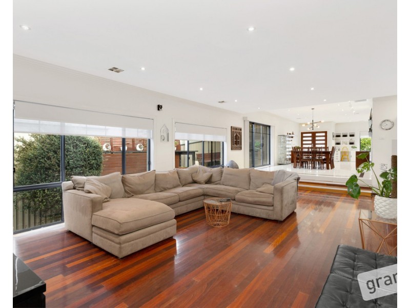 1 Allunga Parade, Berwick VIC 3806