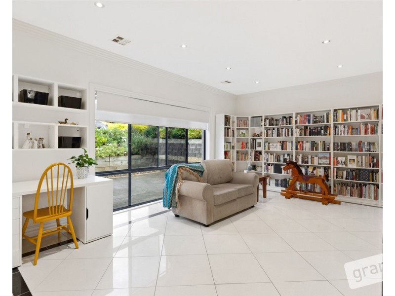 1 Allunga Parade, Berwick VIC 3806