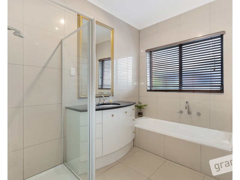 1 Allunga Parade, Berwick VIC 3806