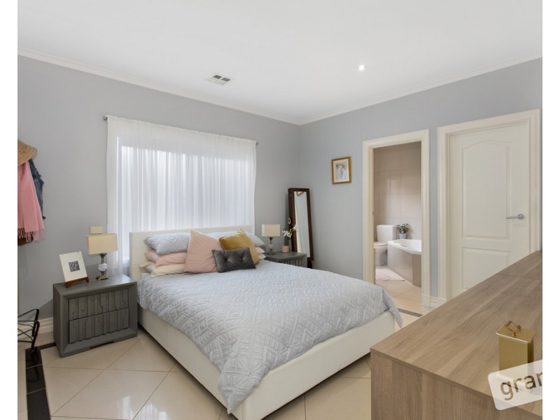 1 Allunga Parade, Berwick VIC 3806