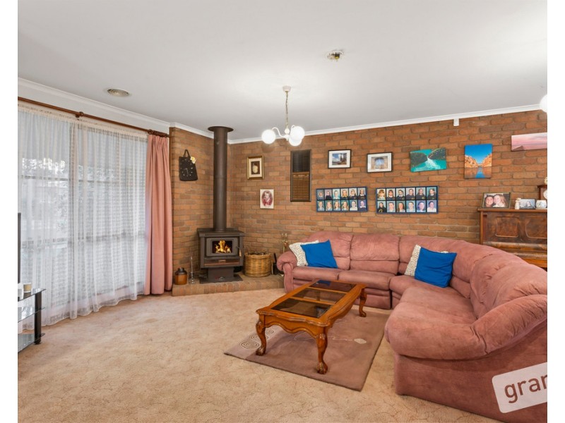 34 Strathavan Drive, Berwick VIC 3806