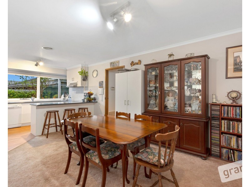 34 Strathavan Drive, Berwick VIC 3806