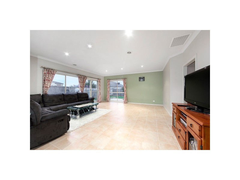 52 Majestic Boulevard, Cranbourne VIC 3977