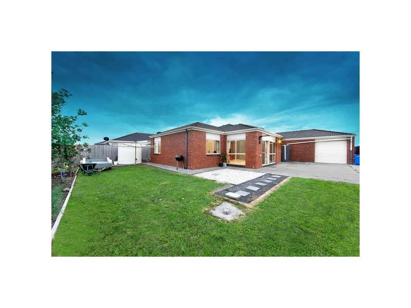 52 Majestic Boulevard, Cranbourne VIC 3977