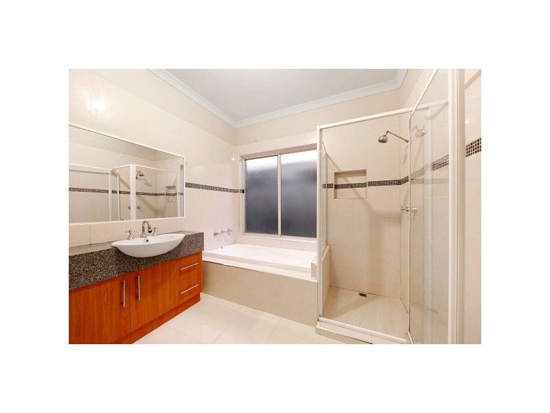 52 Majestic Boulevard, Cranbourne VIC 3977