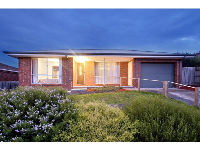 13 Cottswold Avenue, Narre Warren VIC 3805