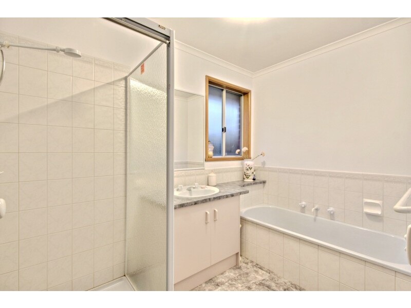 13 Cottswold Avenue, Narre Warren VIC 3805