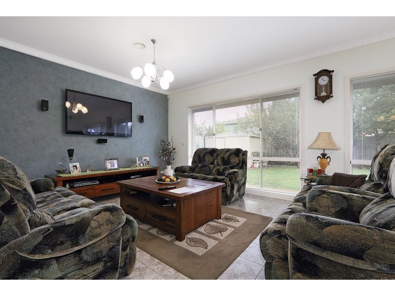 19 Vivienne Way, Berwick VIC 3806