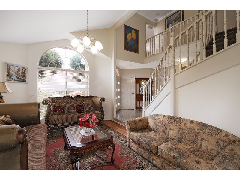 19 Vivienne Way, Berwick VIC 3806