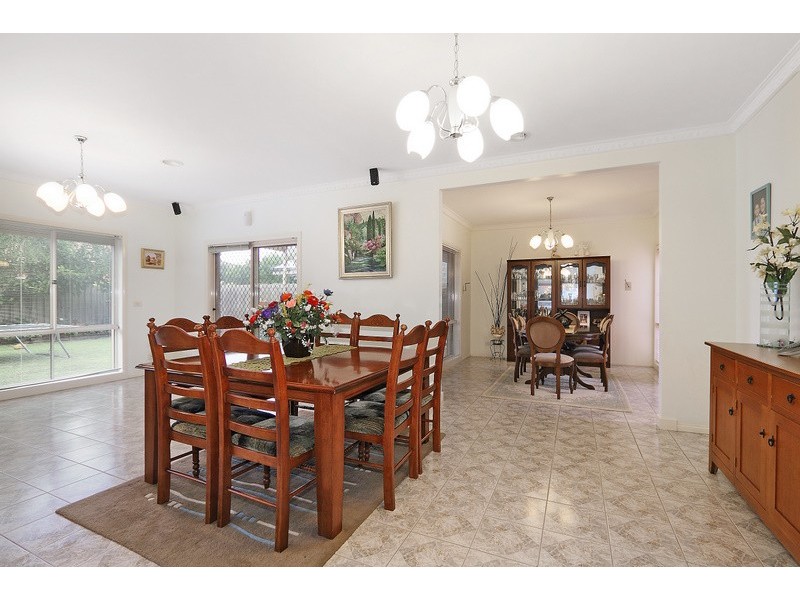 19 Vivienne Way, Berwick VIC 3806