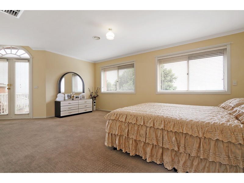 19 Vivienne Way, Berwick VIC 3806