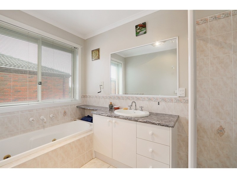 19 Vivienne Way, Berwick VIC 3806