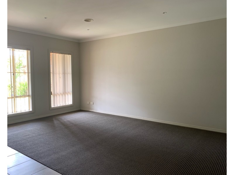 11 Norwich Drive, Berwick VIC 3806