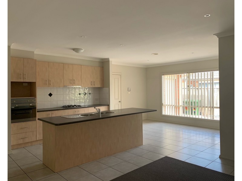 11 Norwich Drive, Berwick VIC 3806