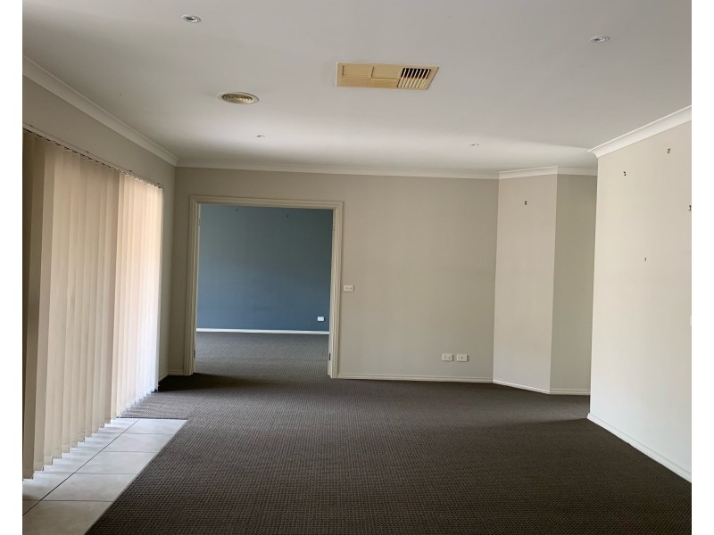 11 Norwich Drive, Berwick VIC 3806