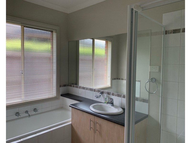 11 Norwich Drive, Berwick VIC 3806