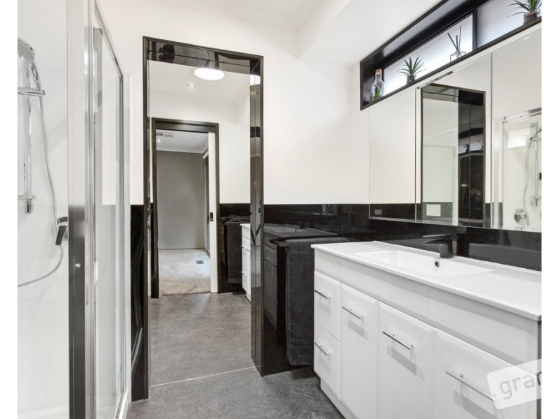 52 Blackwood Drive, Narre Warren VIC 3805