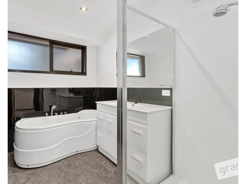 52 Blackwood Drive, Narre Warren VIC 3805