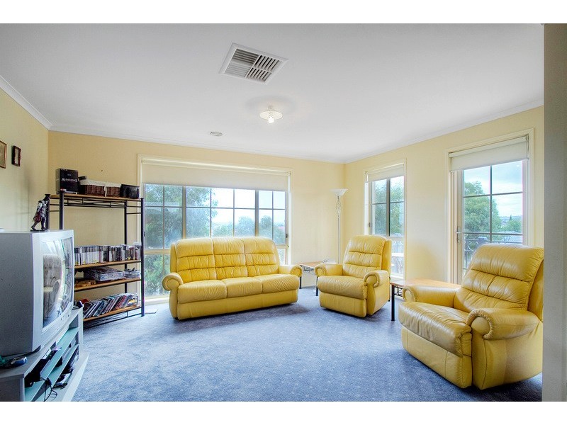 4 Charles Conder Place, Berwick VIC 3806