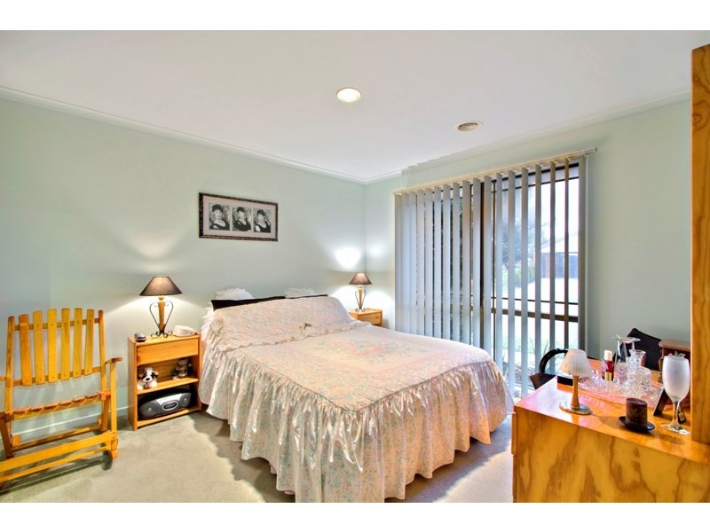 2 Lighthorse Crescent, Narre Warren South VIC 3805