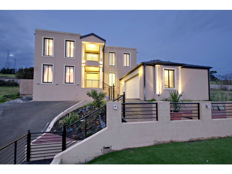 49 Montbrae Circuit, Narre Warren VIC 3805