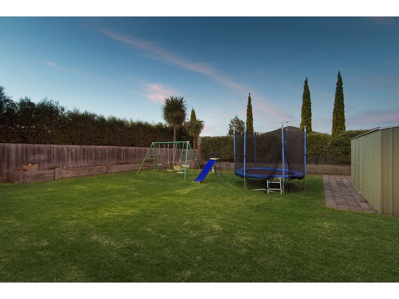 16 Shaftsbury Avenue, Berwick VIC 3806