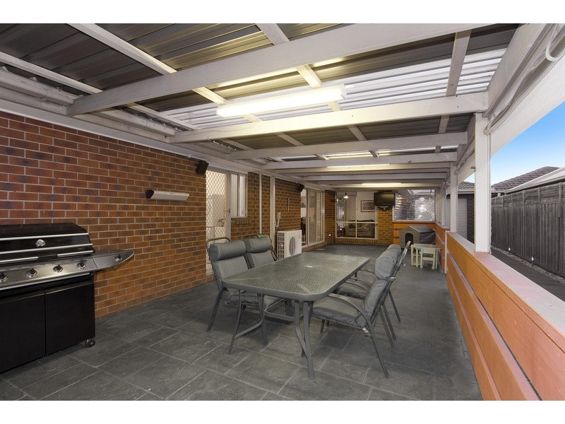 16 Shaftsbury Avenue, Berwick VIC 3806