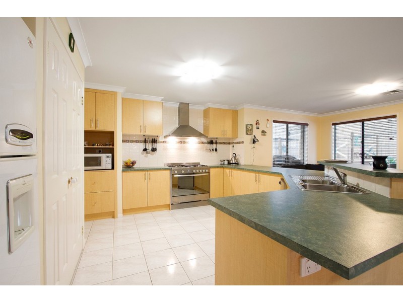 90 Robinswood Parade, Narre Warren South VIC 3805