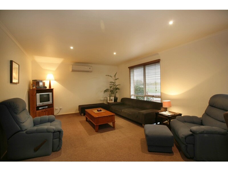 14 Ellindale Close, Hampton Park VIC 3976