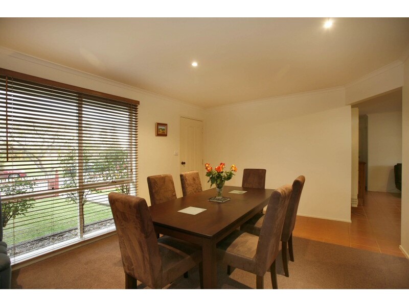 14 Ellindale Close, Hampton Park VIC 3976