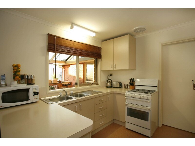 14 Ellindale Close, Hampton Park VIC 3976