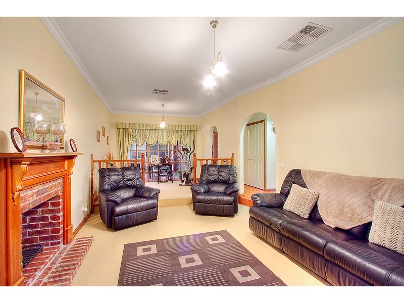 19 Grant Close, Berwick VIC 3806