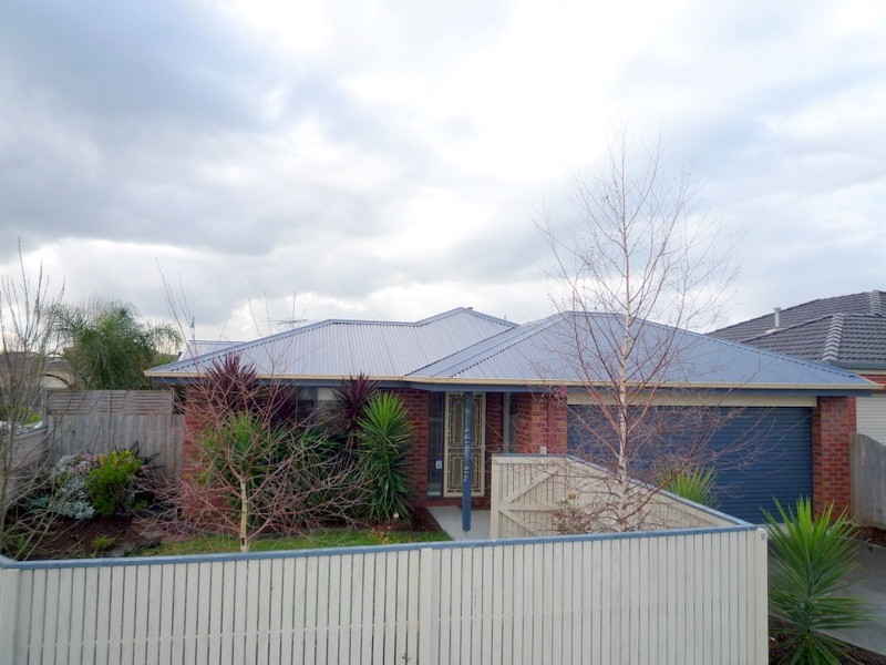 2 Dahlen Place, Berwick VIC 3806