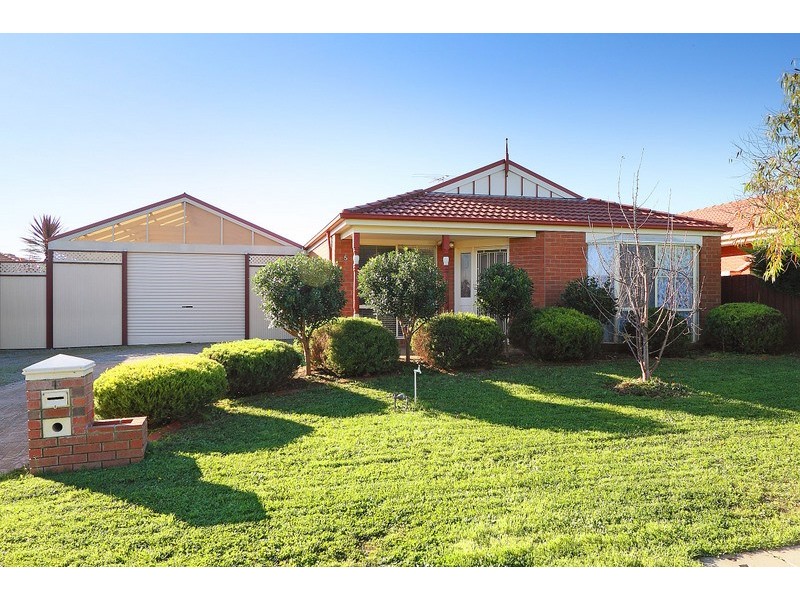 15 Glenisla Way, Berwick VIC 3806