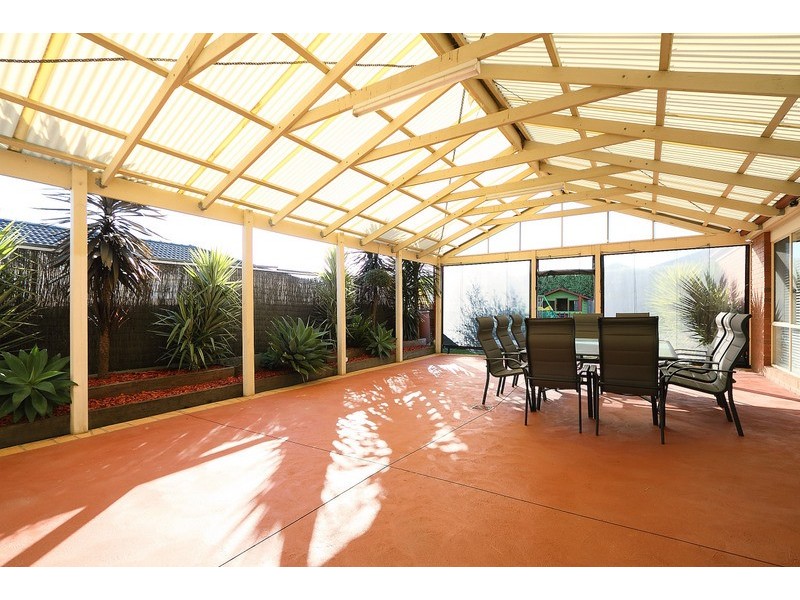 15 Glenisla Way, Berwick VIC 3806