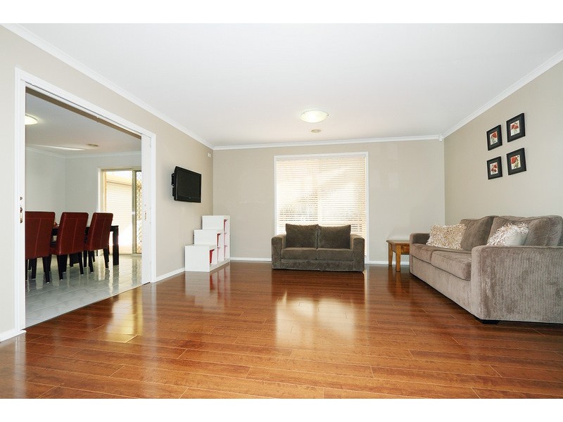 15 Glenisla Way, Berwick VIC 3806