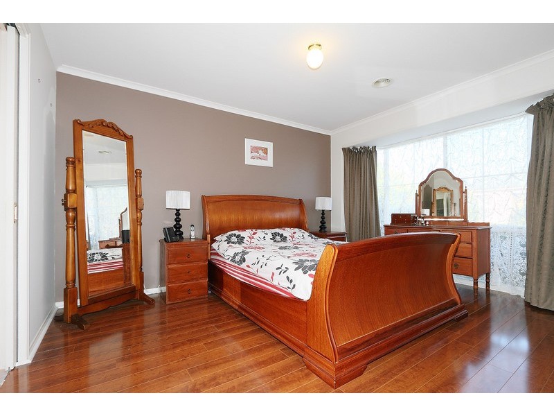 15 Glenisla Way, Berwick VIC 3806