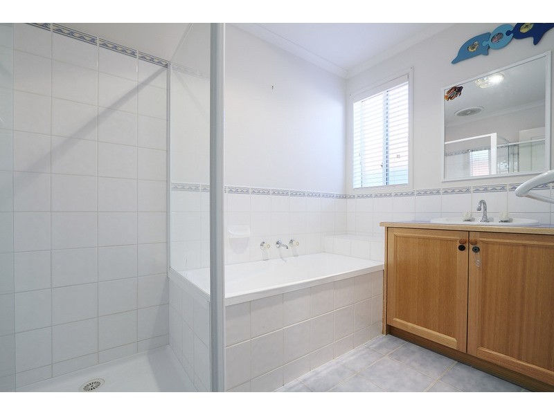 15 Glenisla Way, Berwick VIC 3806