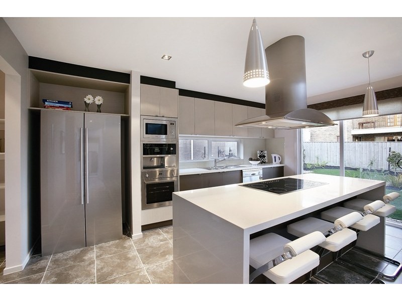 94 Bridgewater Boulevard, Berwick VIC 3806