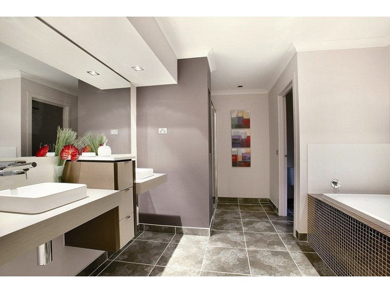 94 Bridgewater Boulevard, Berwick VIC 3806