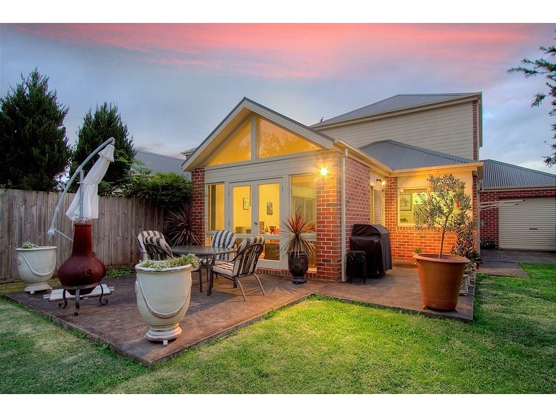 15 Wilona Way, Berwick VIC 3806