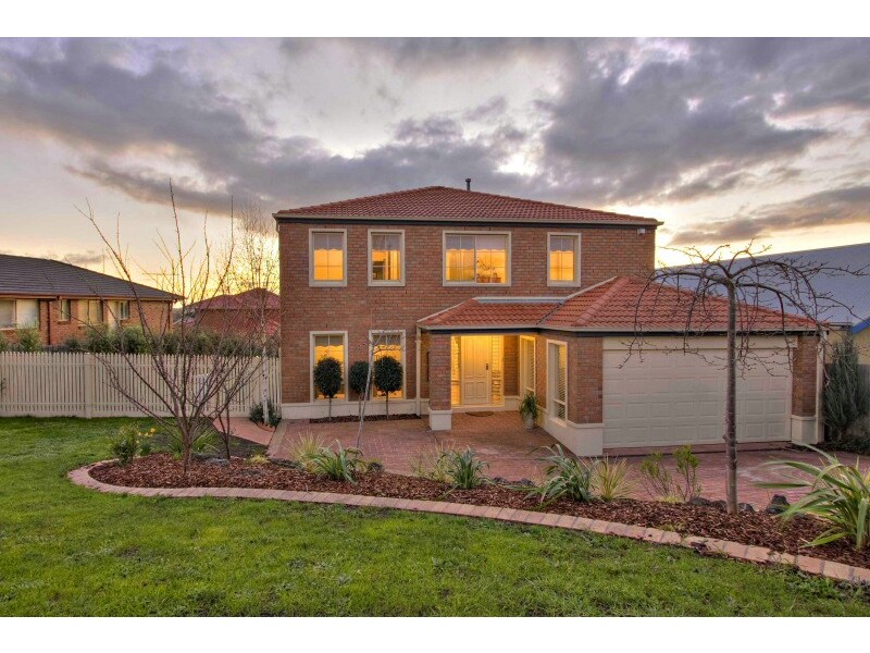 19 Fairholme Boulevard, Berwick VIC 3806