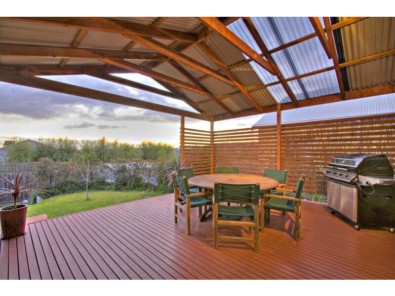 19 Fairholme Boulevard, Berwick VIC 3806